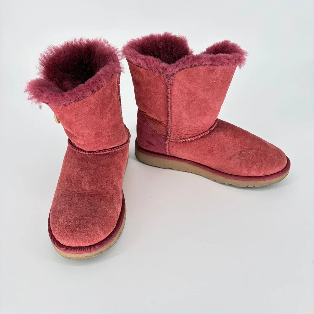UGG Australia Bailey Button Sangria Red Suede Boots 5991Y Youth 5 Womens 7